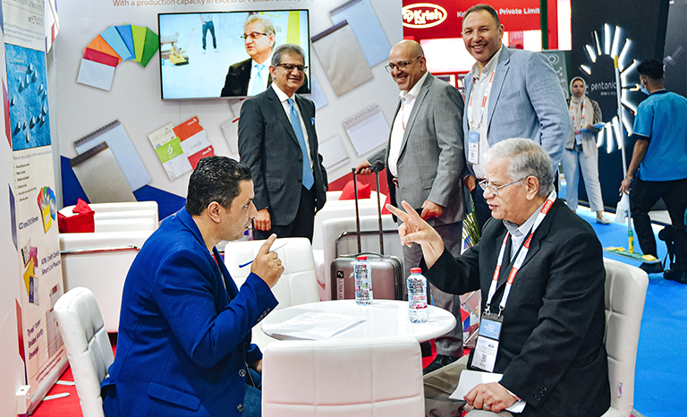 Paperworld Middle East - Visitor & Exhibitor interacting